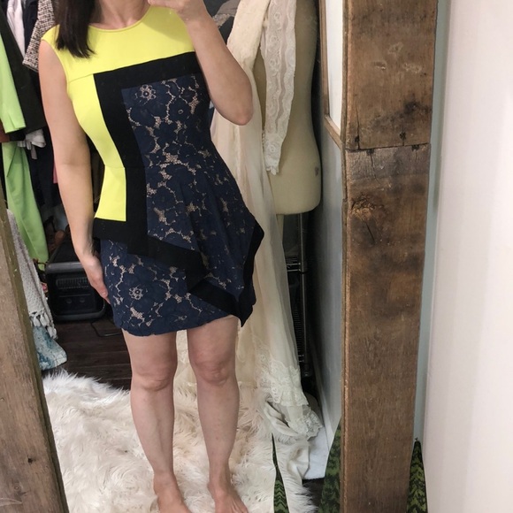 BCBGMAXAZRIA Alessandra dress size 6 lace and color blocking detail - Picture 2 of 10